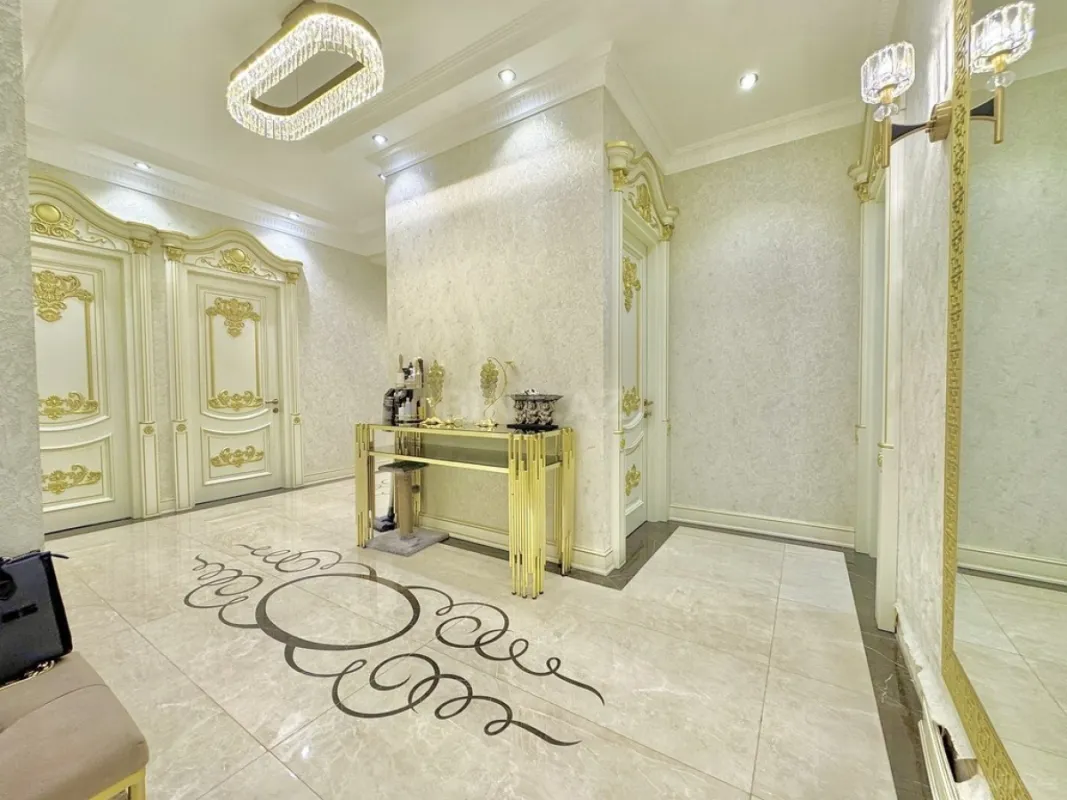 Satılır 4 otaqlı mənzil 220 m²