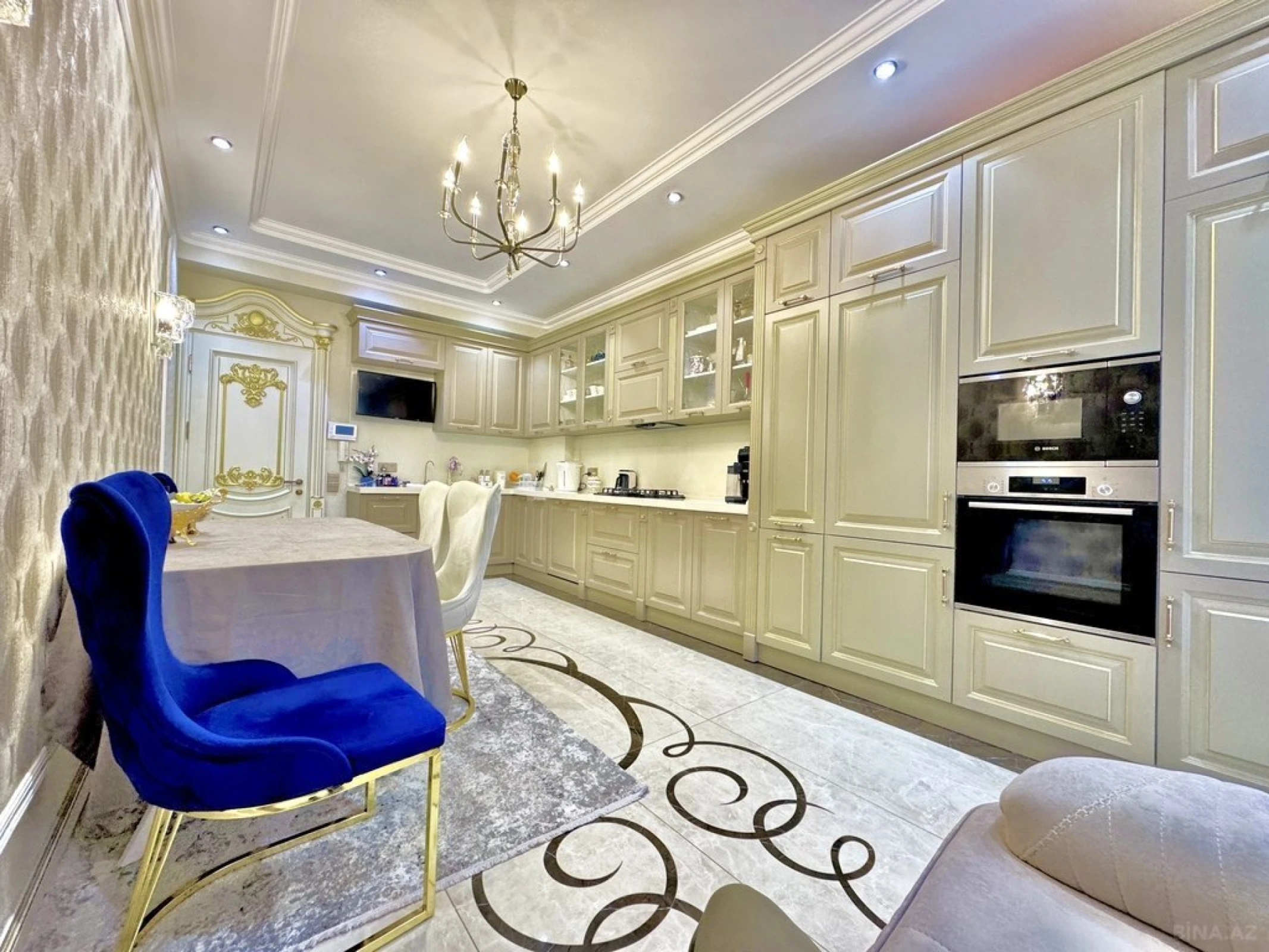 Satılır 4 otaqlı mənzil 220 m²