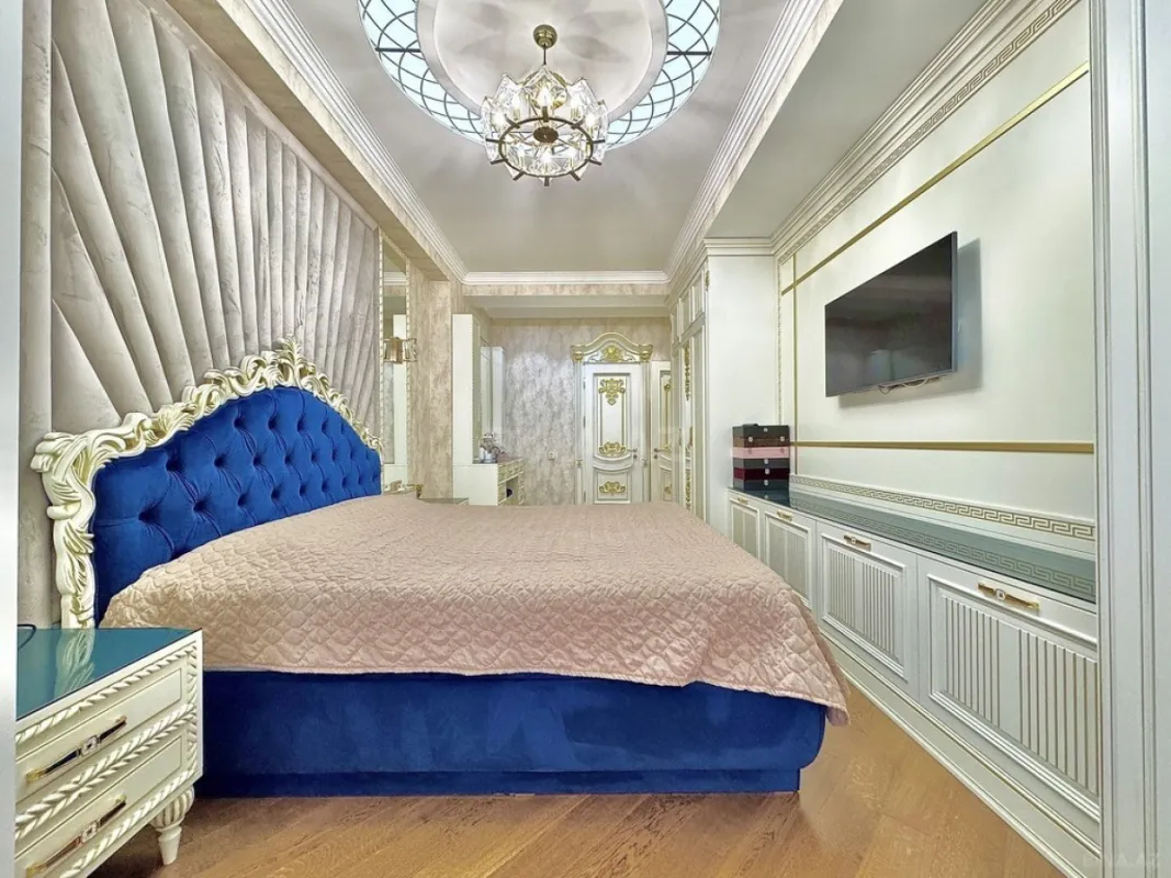 Satılır 4 otaqlı mənzil 220 m²