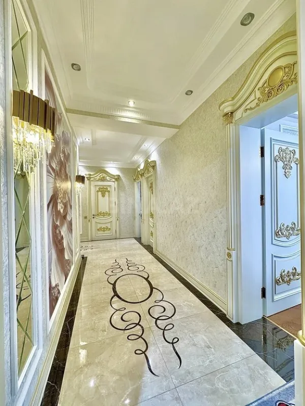 Satılır 4 otaqlı mənzil 220 m²