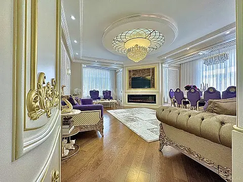 Satılır 4 otaqlı mənzil 220 m²