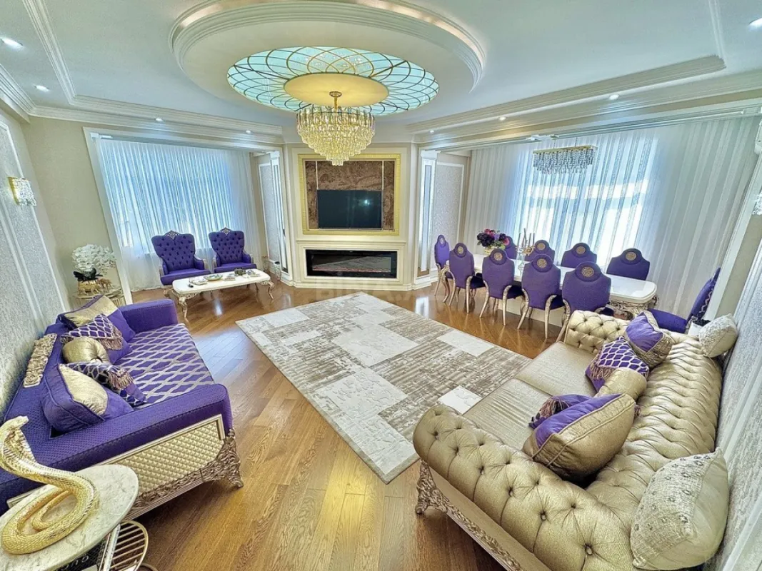 Satılır 4 otaqlı mənzil 220 m²