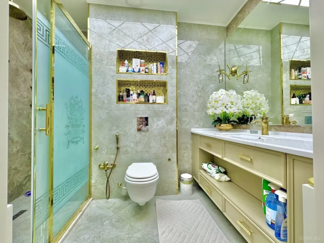 Satılır 4 otaqlı mənzil 220 m²