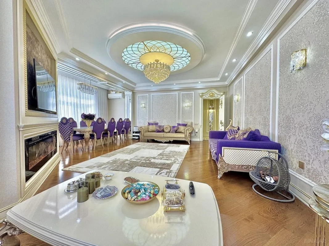 Satılır 4 otaqlı mənzil 220 m²