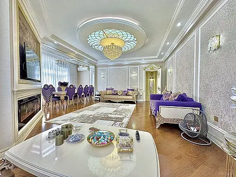 Satılır 4 otaqlı mənzil 220 m²