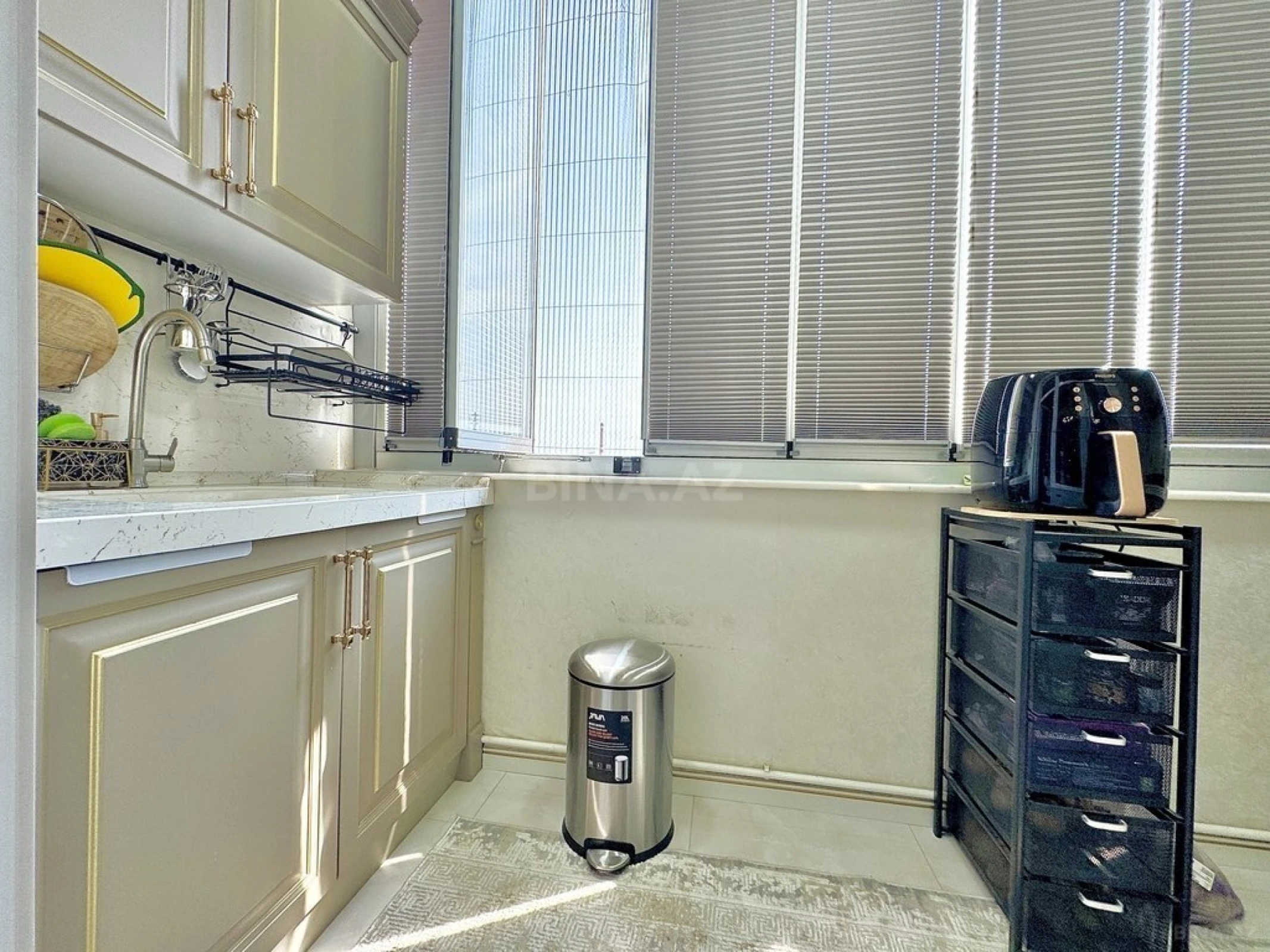 Satılır 4 otaqlı mənzil 220 m²