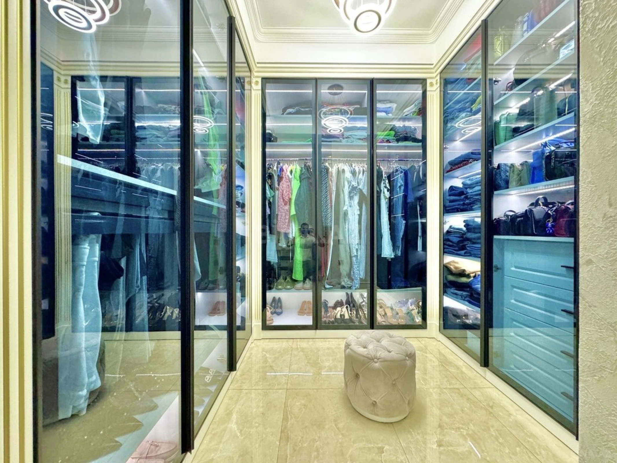 Satılır 4 otaqlı mənzil 220 m²