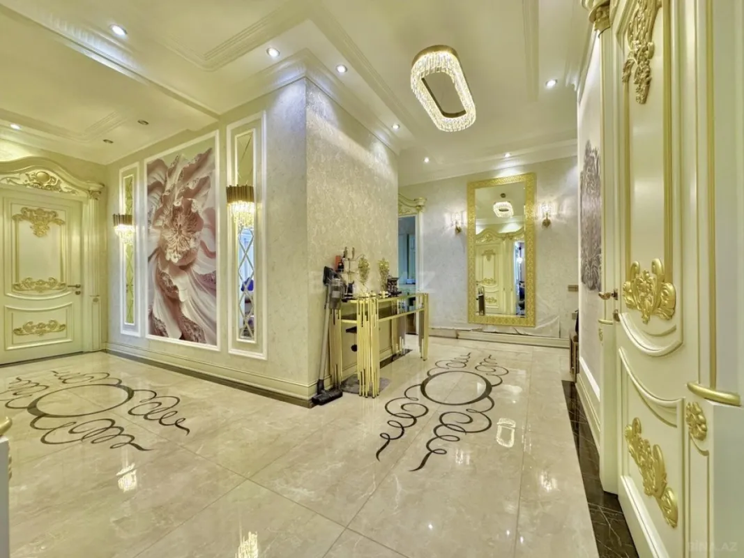 Satılır 4 otaqlı mənzil 220 m²