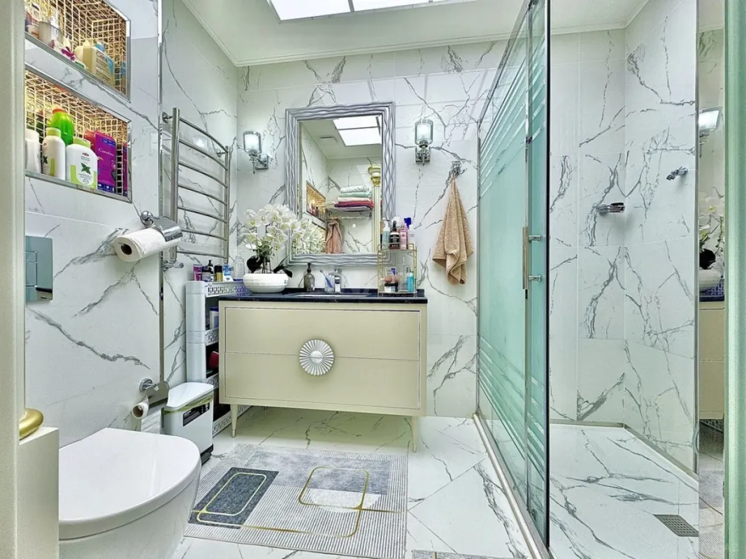 Satılır 4 otaqlı mənzil 220 m²