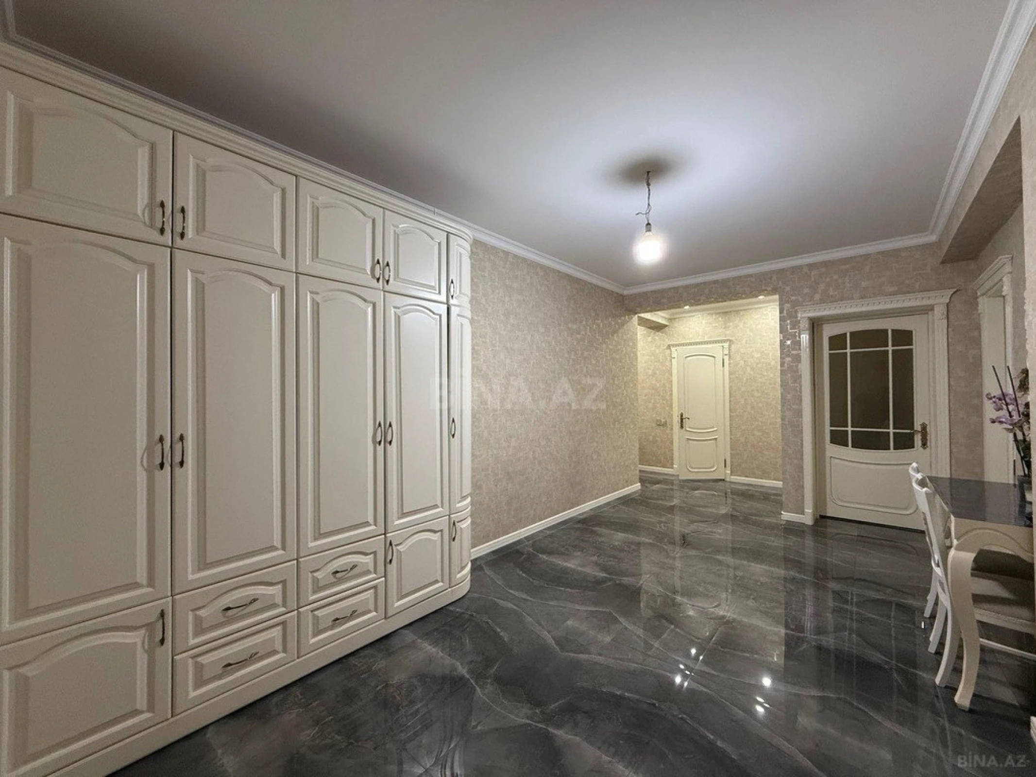Satılır 3 otaqlı mənzil 150 m²