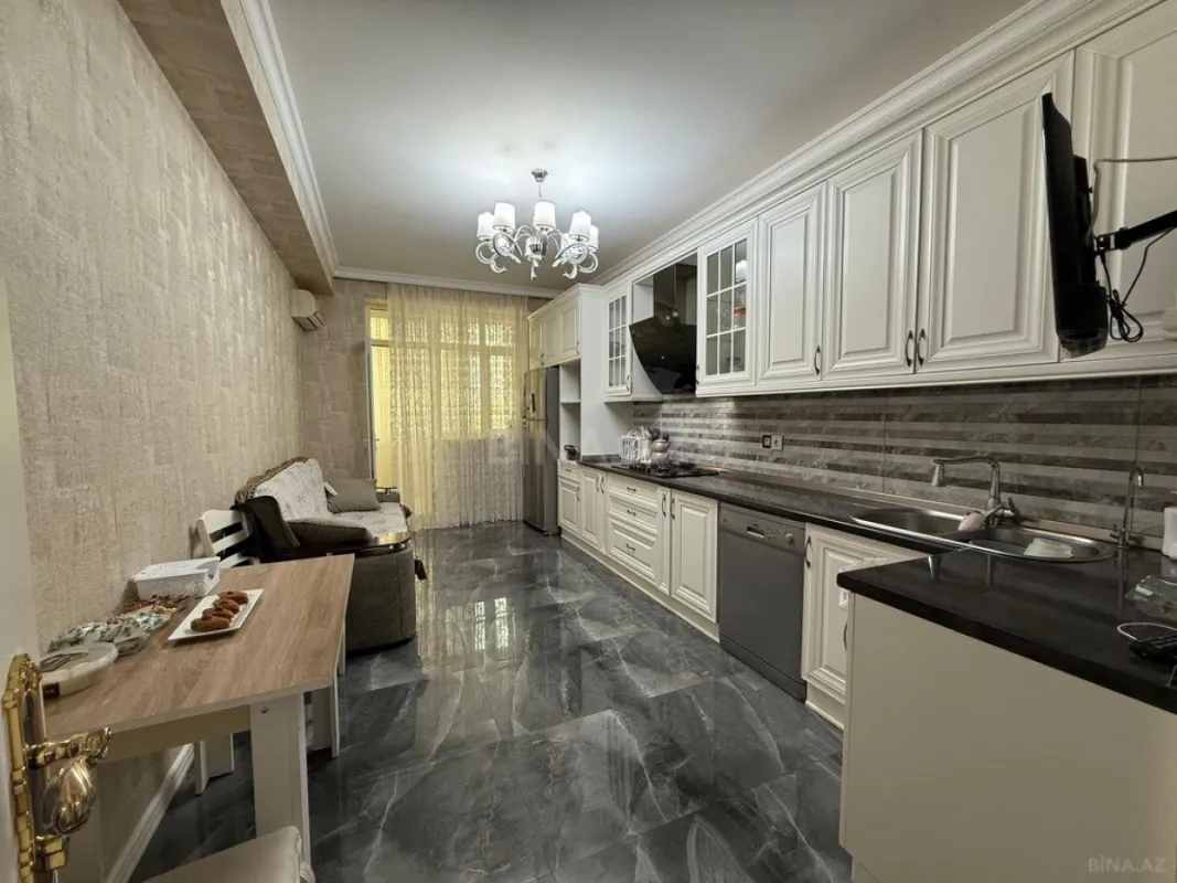 Satılır 3 otaqlı mənzil 150 m²