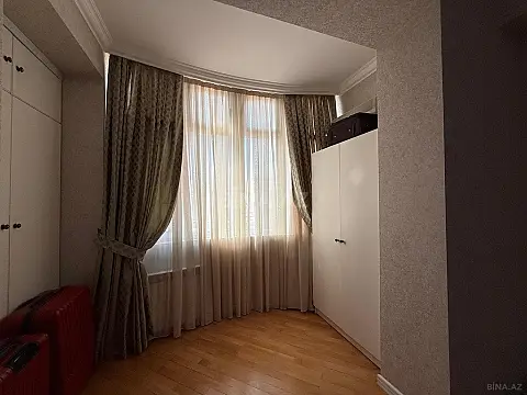 Satılır 3 otaqlı mənzil 150 m²
