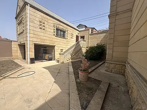 Satılır 6 otaqlı həyət evi 300 m²