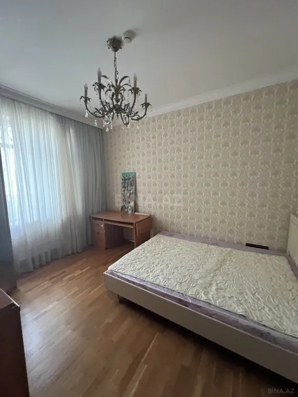 Satılır 6 otaqlı həyət evi 300 m²