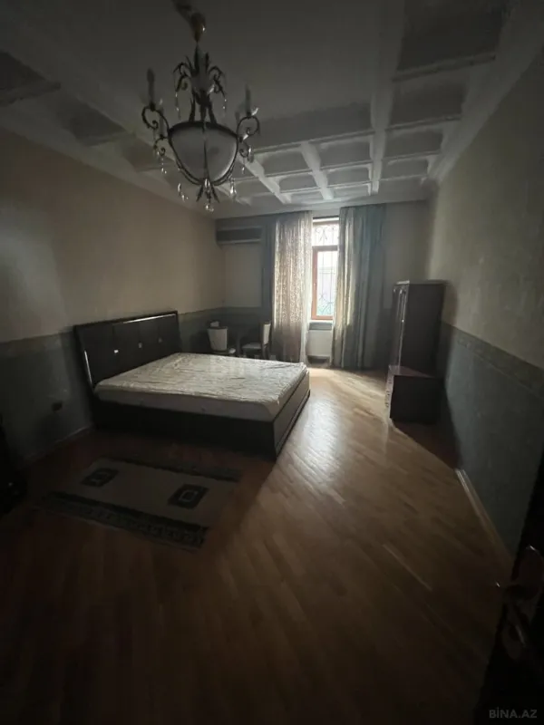 Satılır 6 otaqlı həyət evi 300 m²