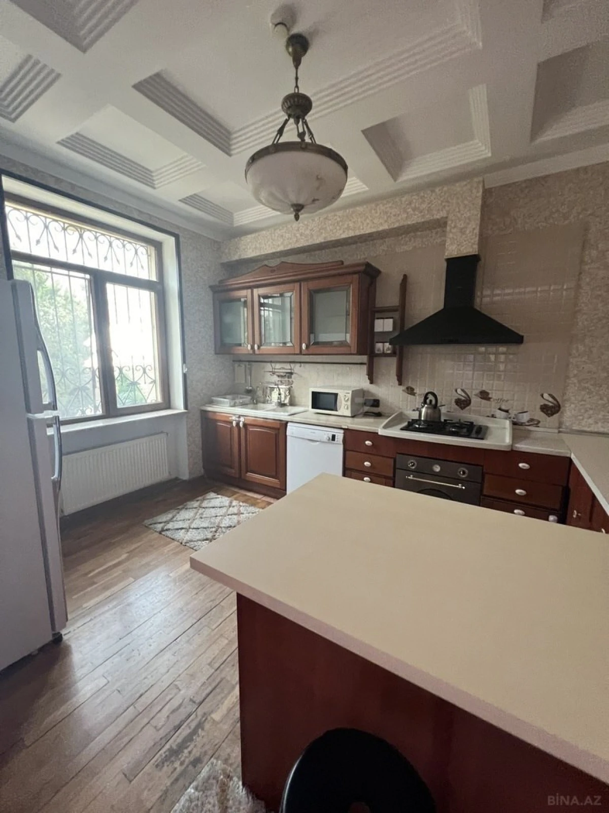 Satılır 6 otaqlı həyət evi 300 m²