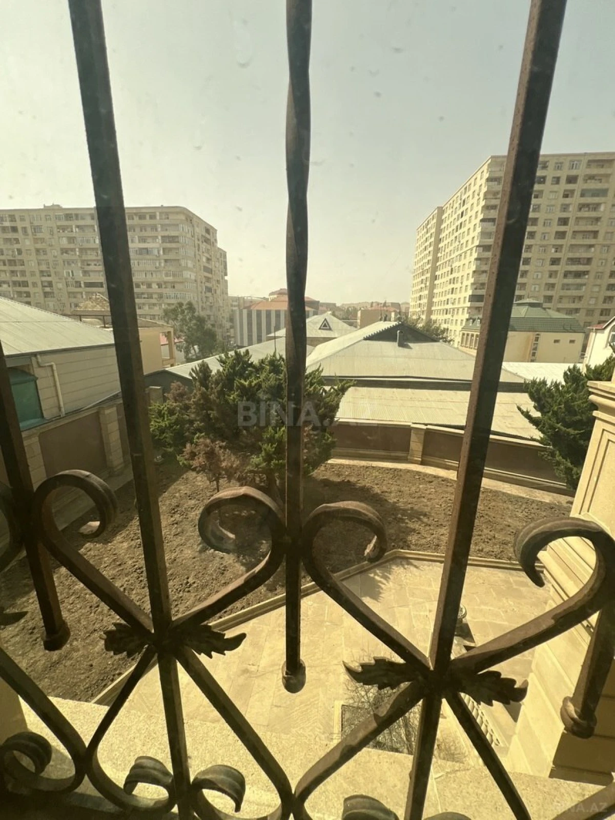 Satılır 6 otaqlı həyət evi 300 m²