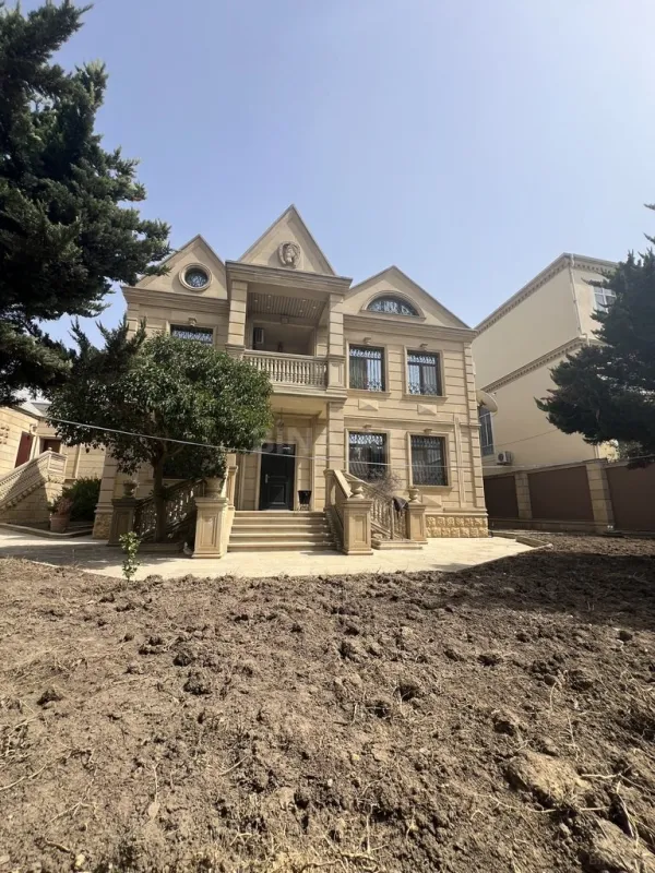 Satılır 6 otaqlı həyət evi 300 m²