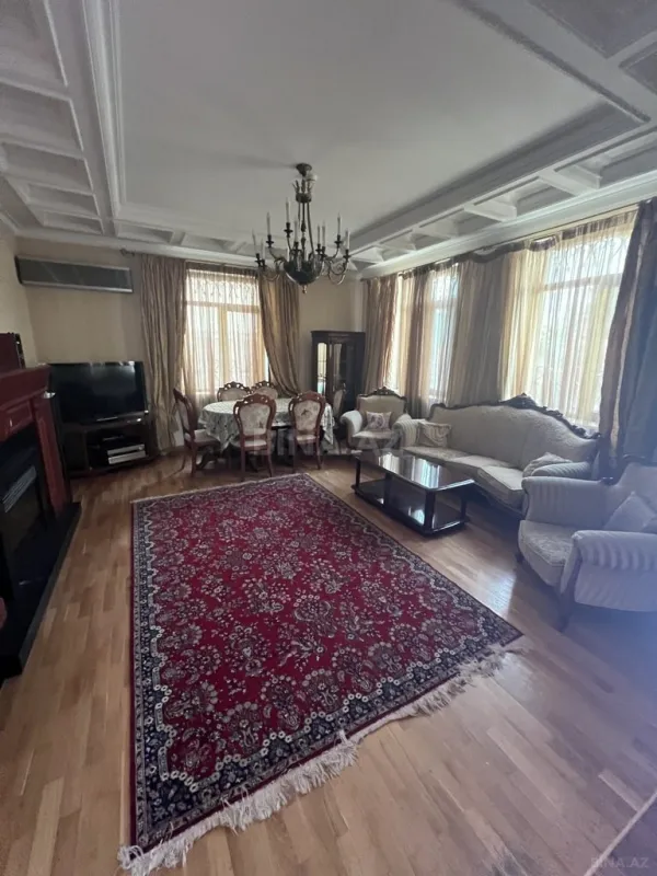 Satılır 6 otaqlı həyət evi 300 m²