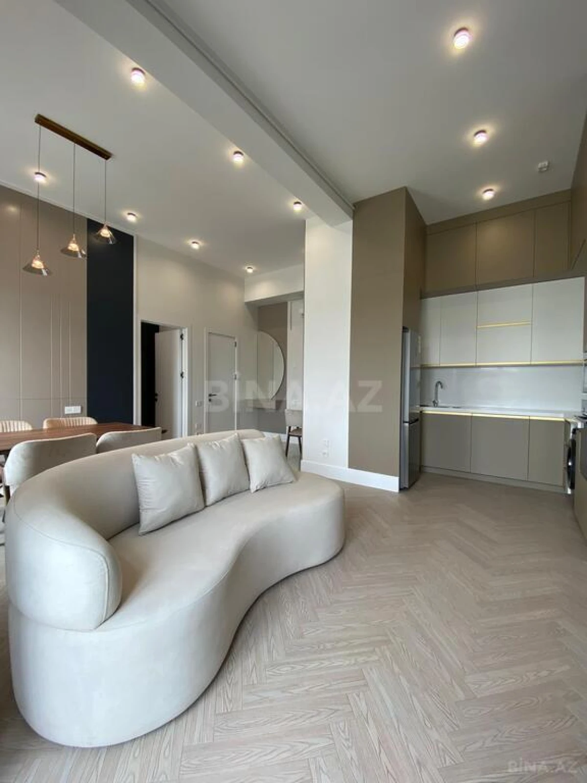 Kirayə verilir 2 otaqlı mənzil 66 m²