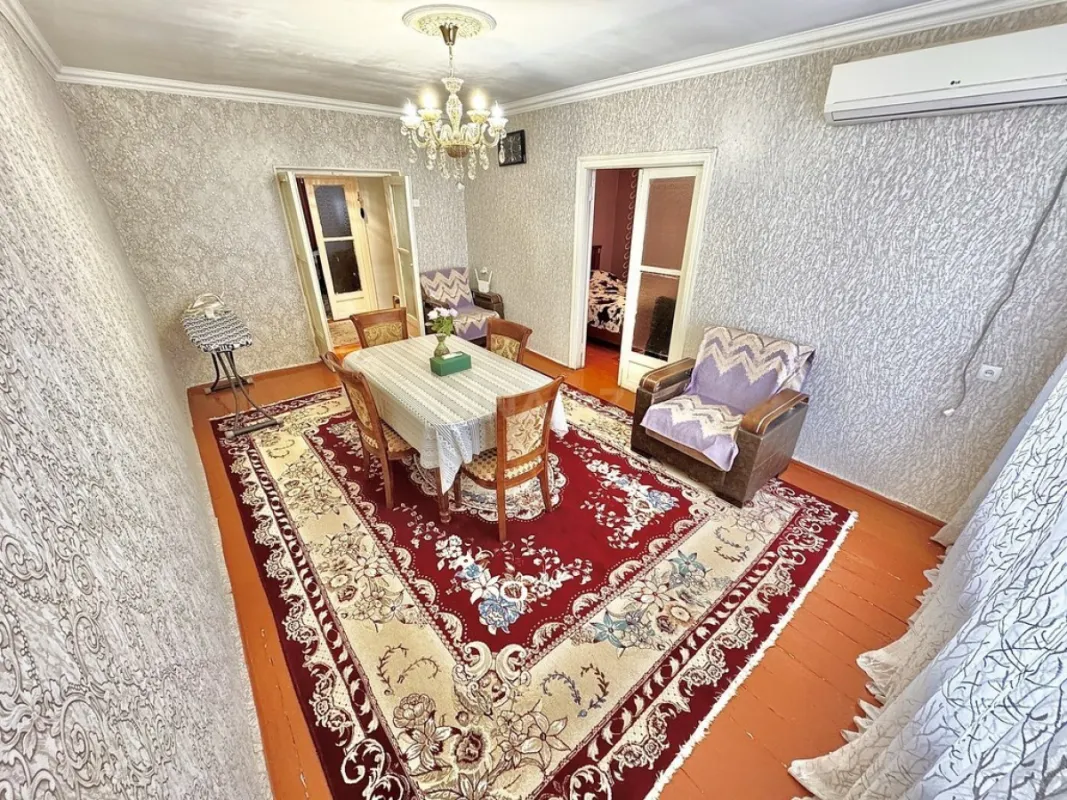 Satılır 4 otaqlı mənzil 100 m²