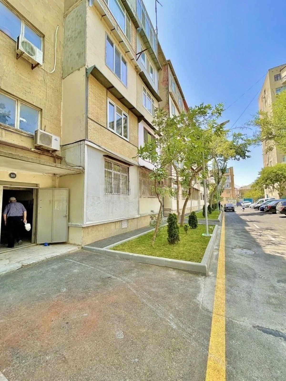 Satılır 4 otaqlı mənzil 100 m²