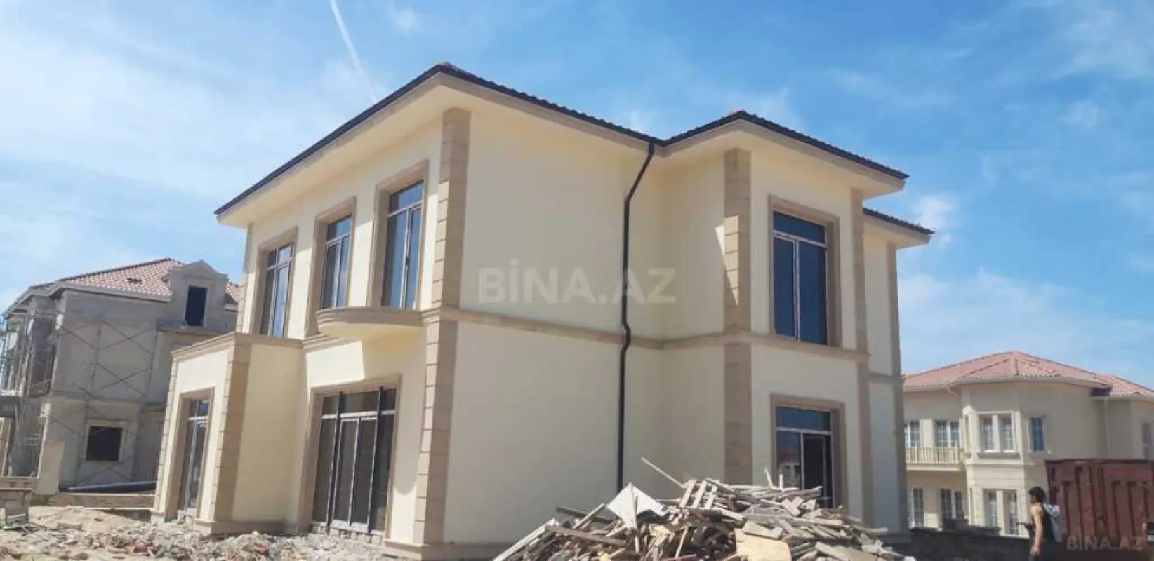 Satılır 4 otaqlı həyət evi 290 m²