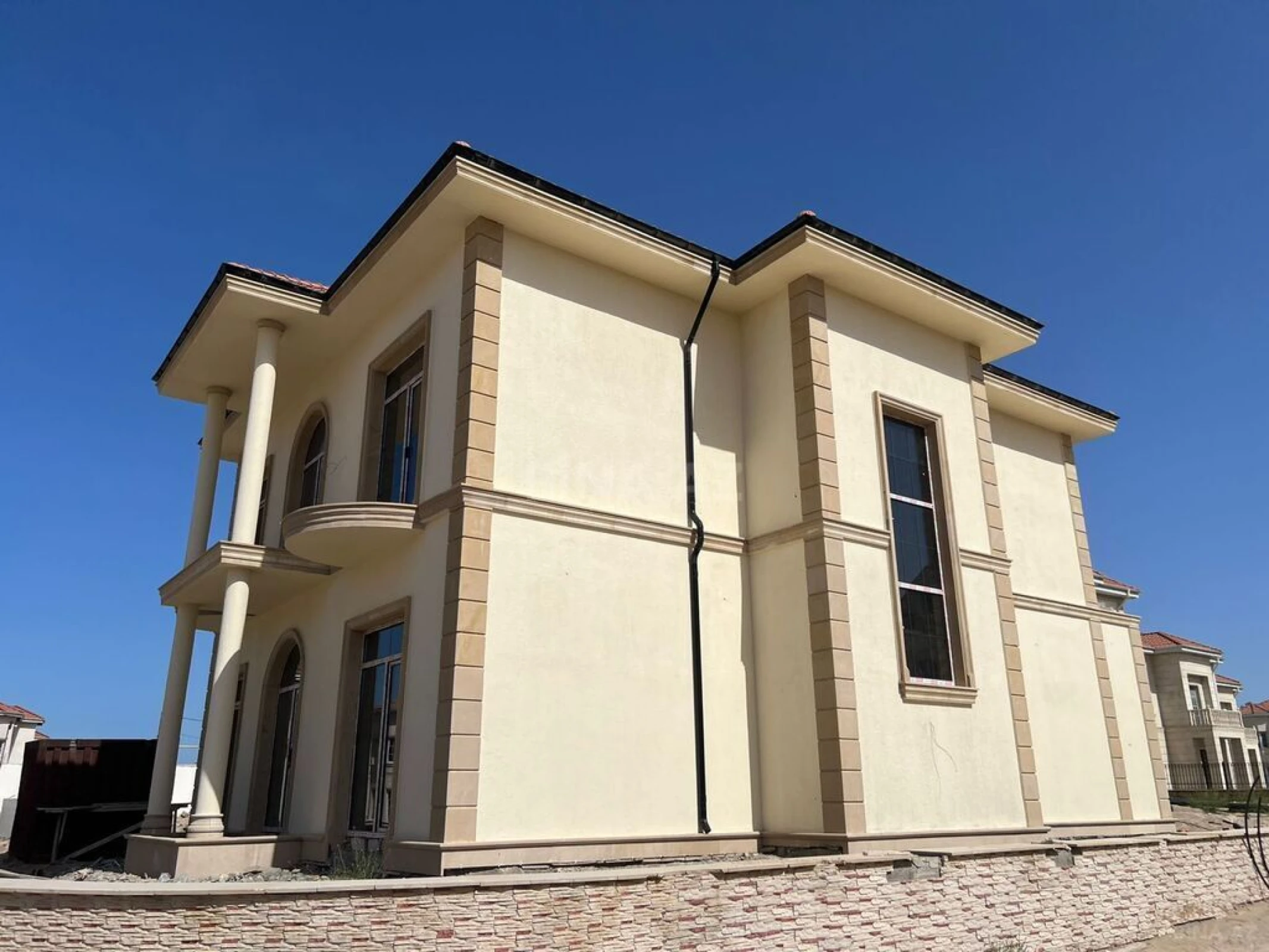 Satılır 4 otaqlı həyət evi 290 m²