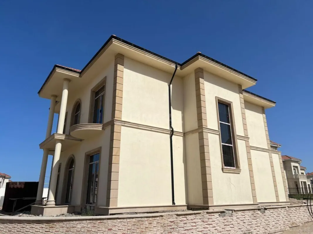 Satılır 4 otaqlı həyət evi 290 m²