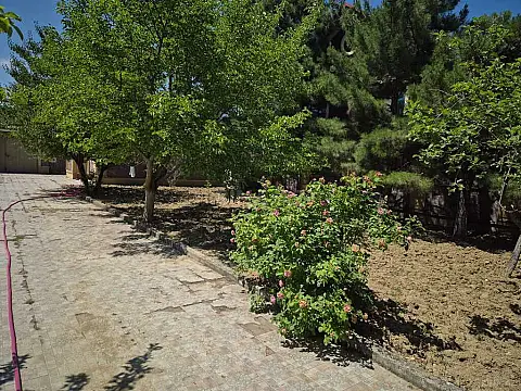 Satılır 6 otaqlı həyət evi 361 m²