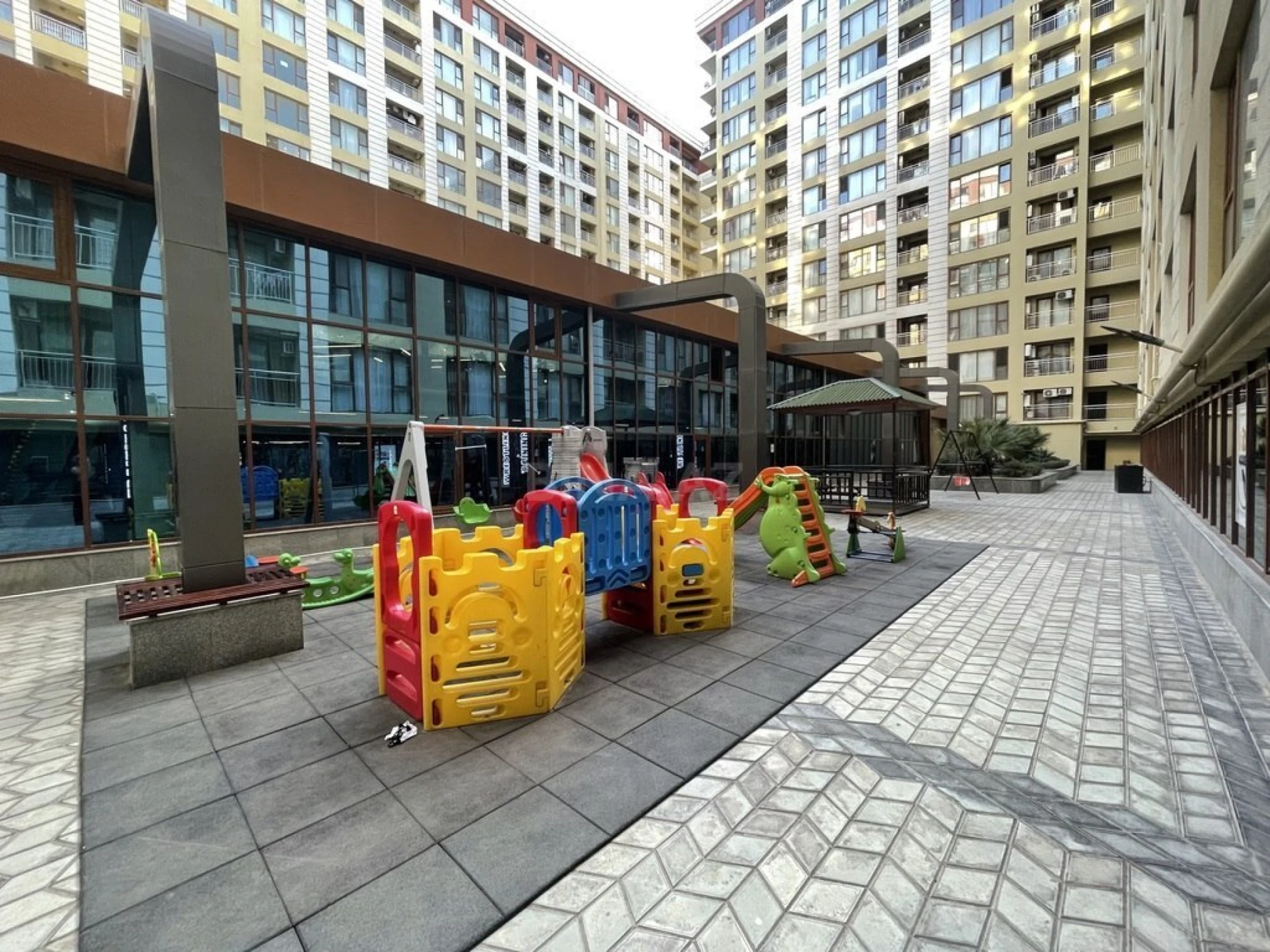 Satılır 3 otaqlı mənzil 96 m²