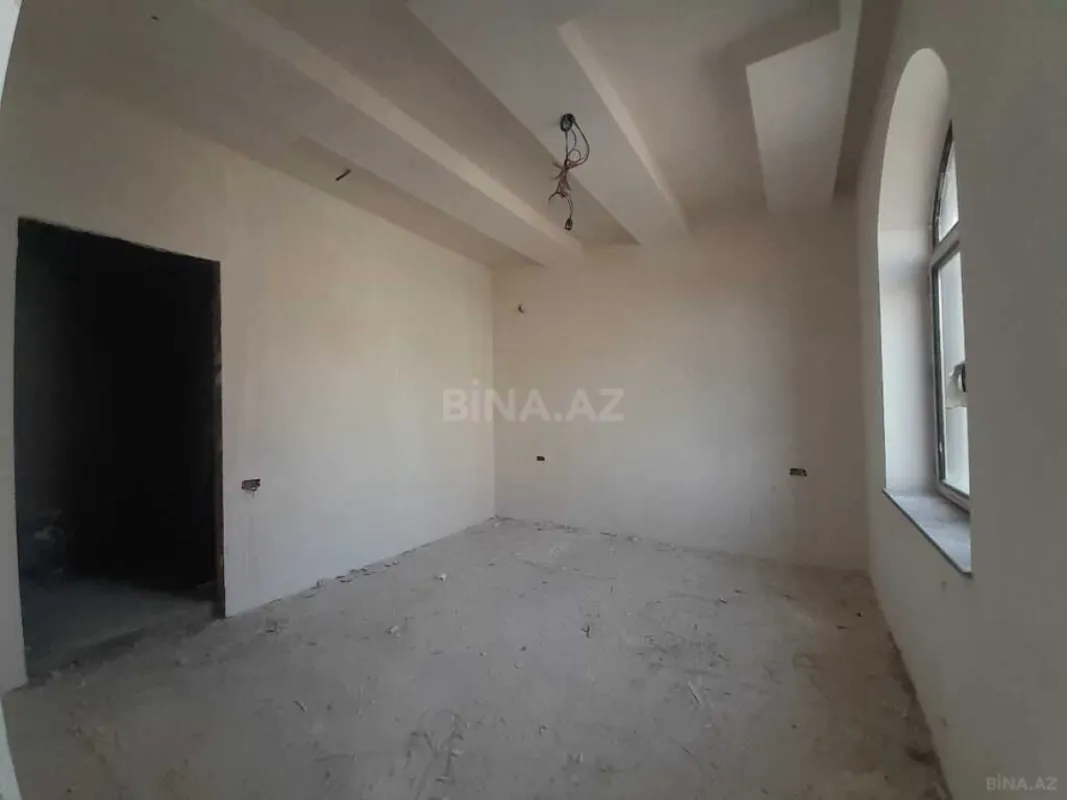 Satılır 5 otaqlı həyət evi 255 m²