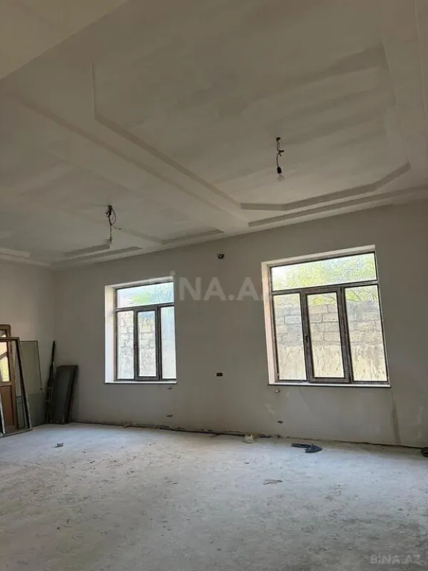 Satılır 5 otaqlı həyət evi 255 m²