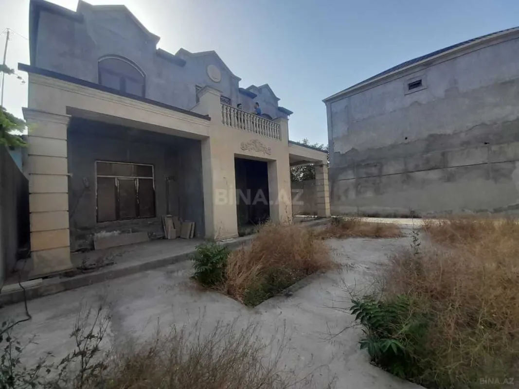 Satılır 5 otaqlı həyət evi 255 m²