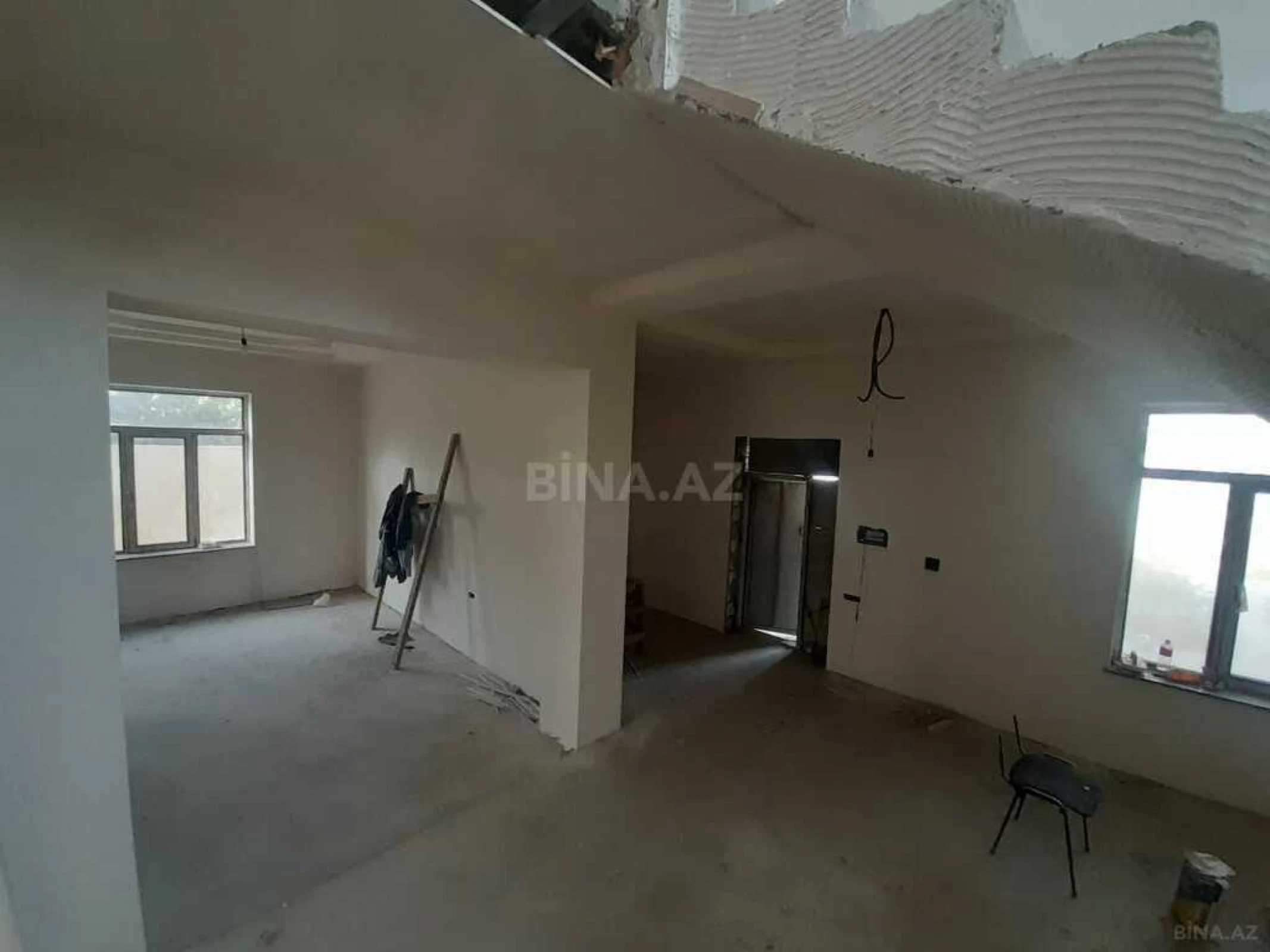 Satılır 5 otaqlı həyət evi 255 m²