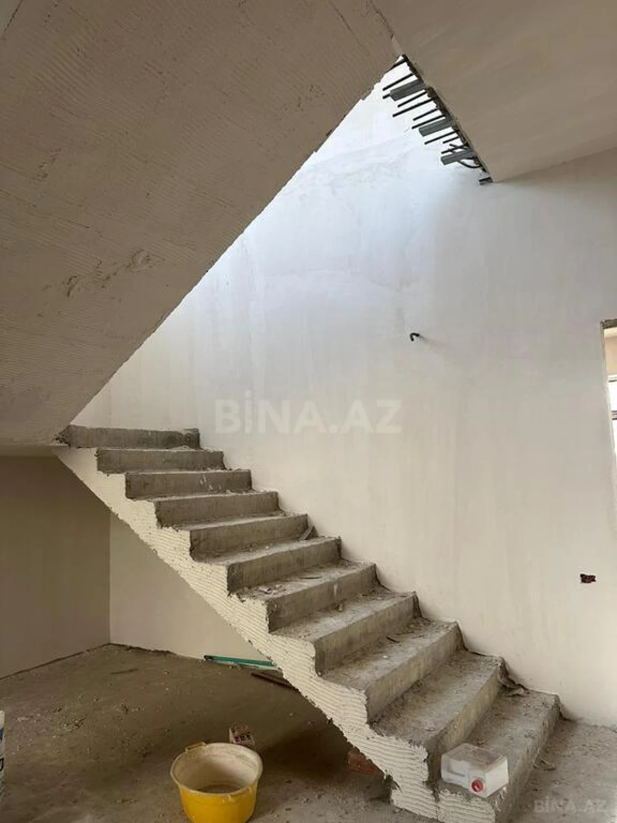Satılır 5 otaqlı həyət evi 255 m²