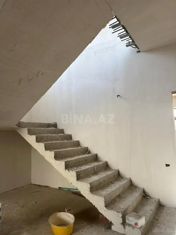 Satılır 5 otaqlı həyət evi 255 m²