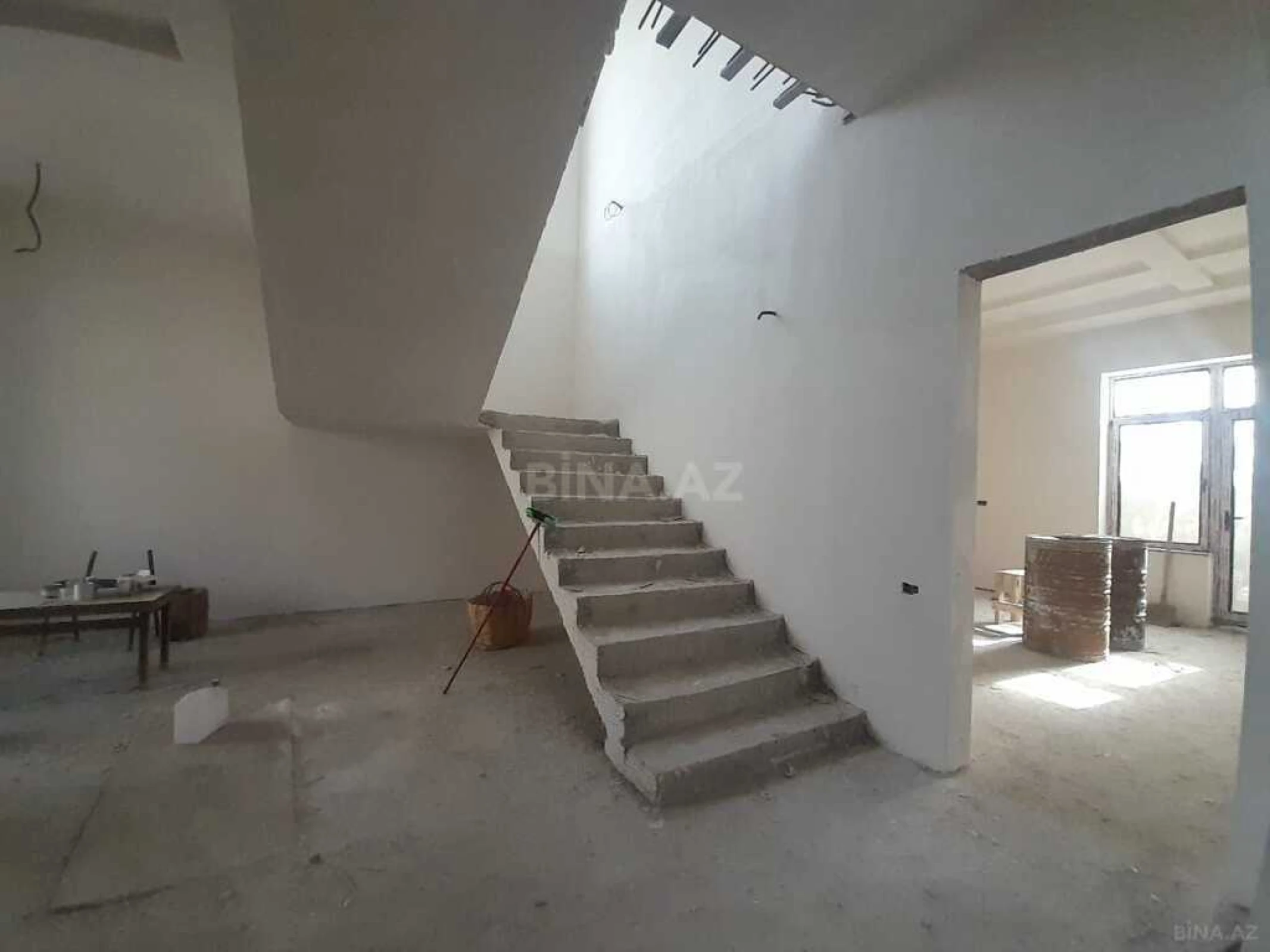 Satılır 5 otaqlı həyət evi 255 m²