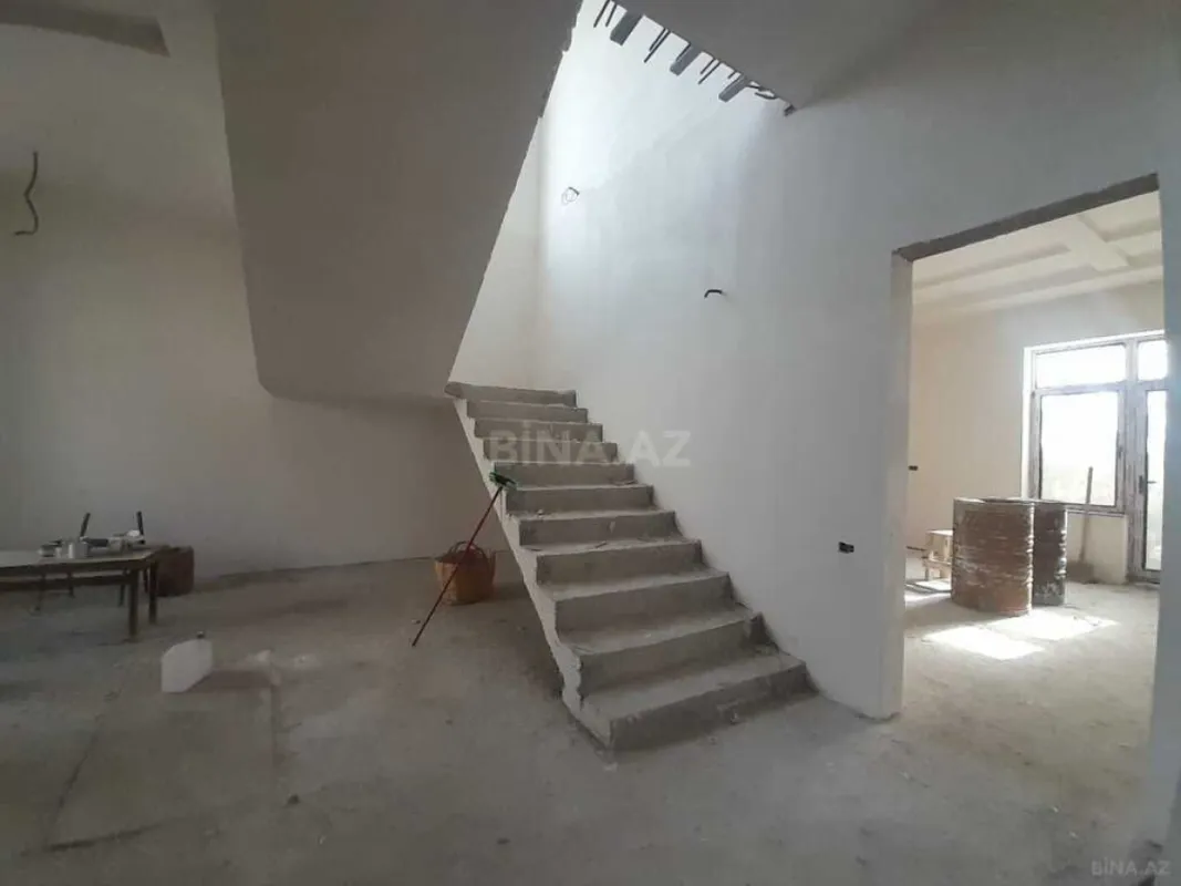 Satılır 5 otaqlı həyət evi 255 m²