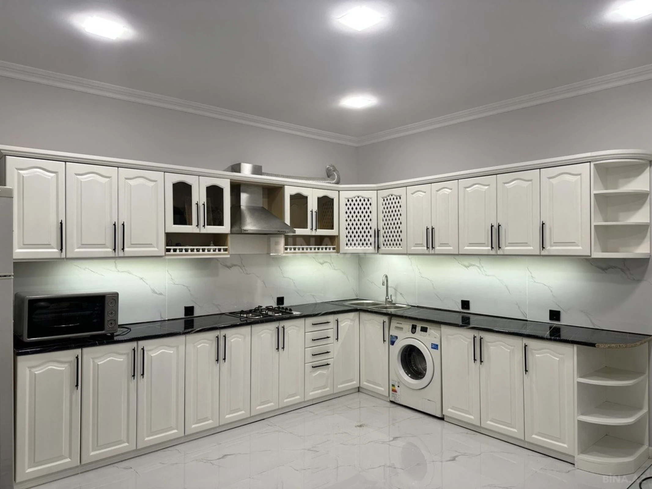 Satılır 7 otaqlı həyət evi 382 m²