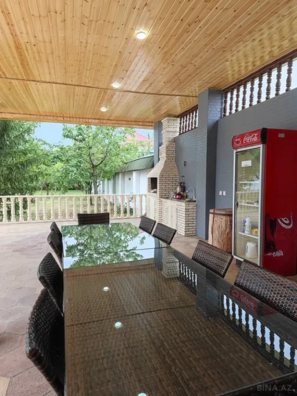 Satılır 7 otaqlı həyət evi 382 m²