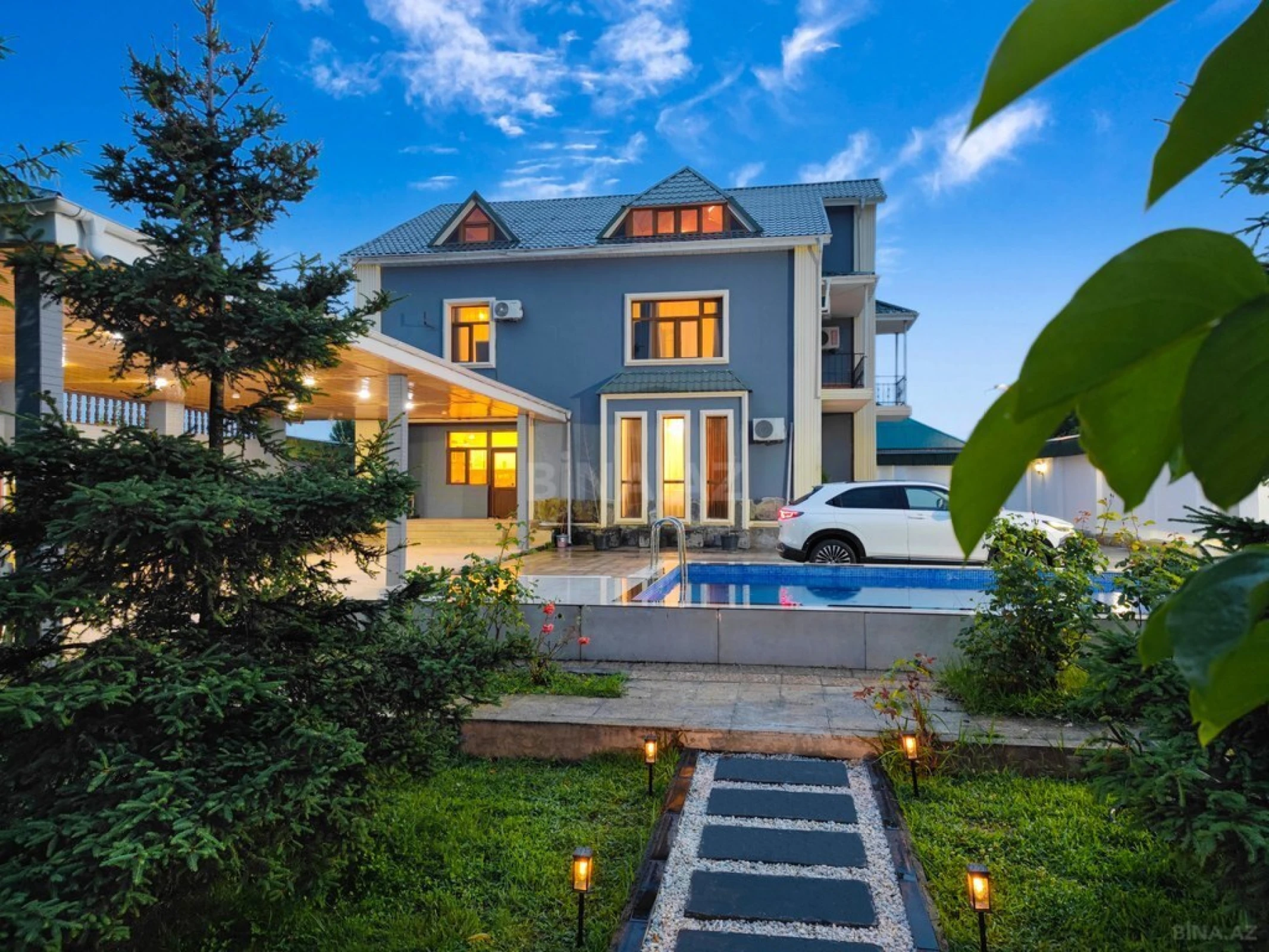 Satılır 7 otaqlı həyət evi 382 m²