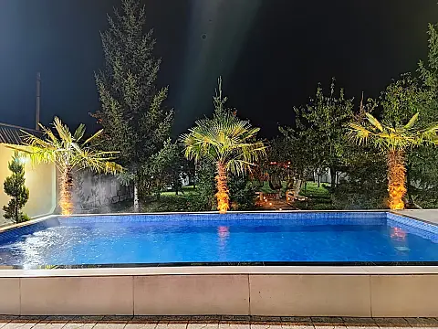 Satılır 7 otaqlı həyət evi 382 m²