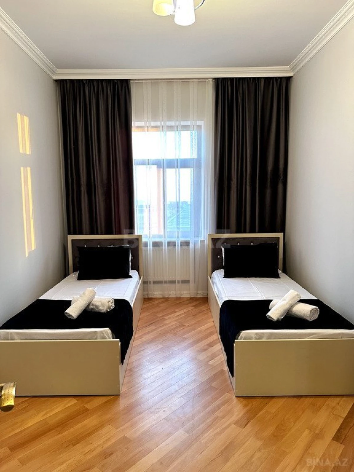 Satılır 7 otaqlı həyət evi 382 m²