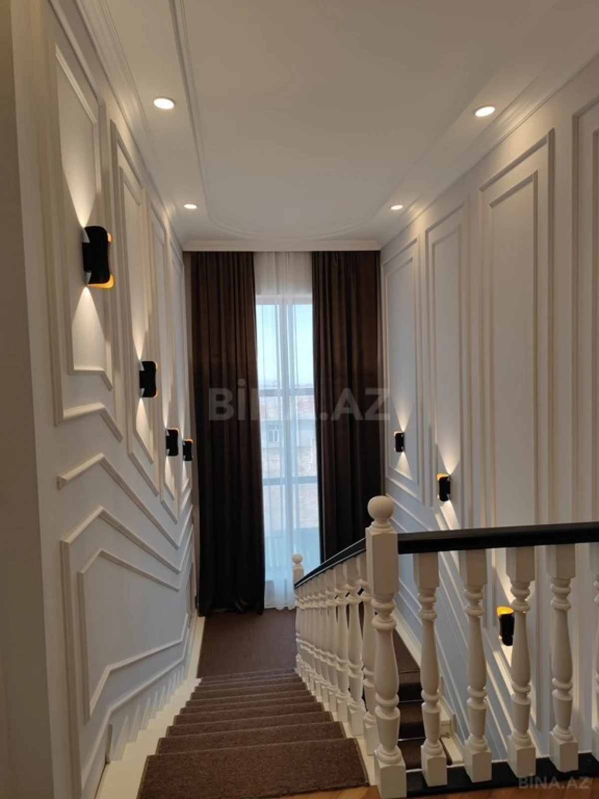 Satılır 7 otaqlı həyət evi 382 m²