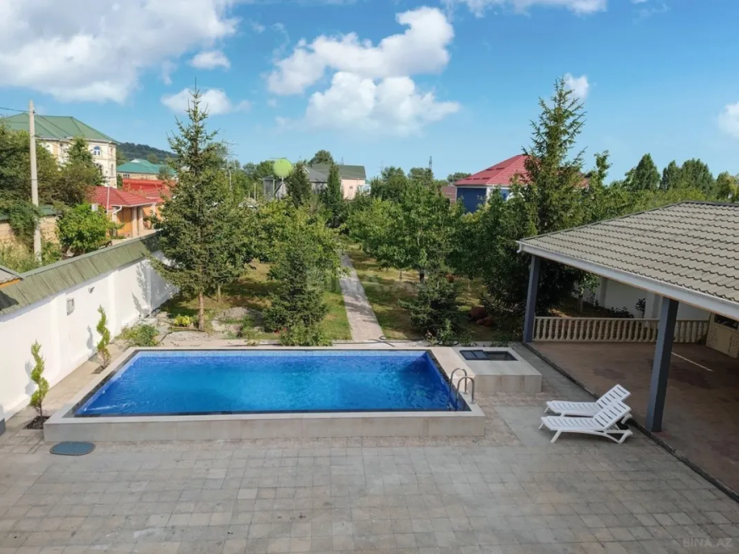 Satılır 7 otaqlı həyət evi 382 m²