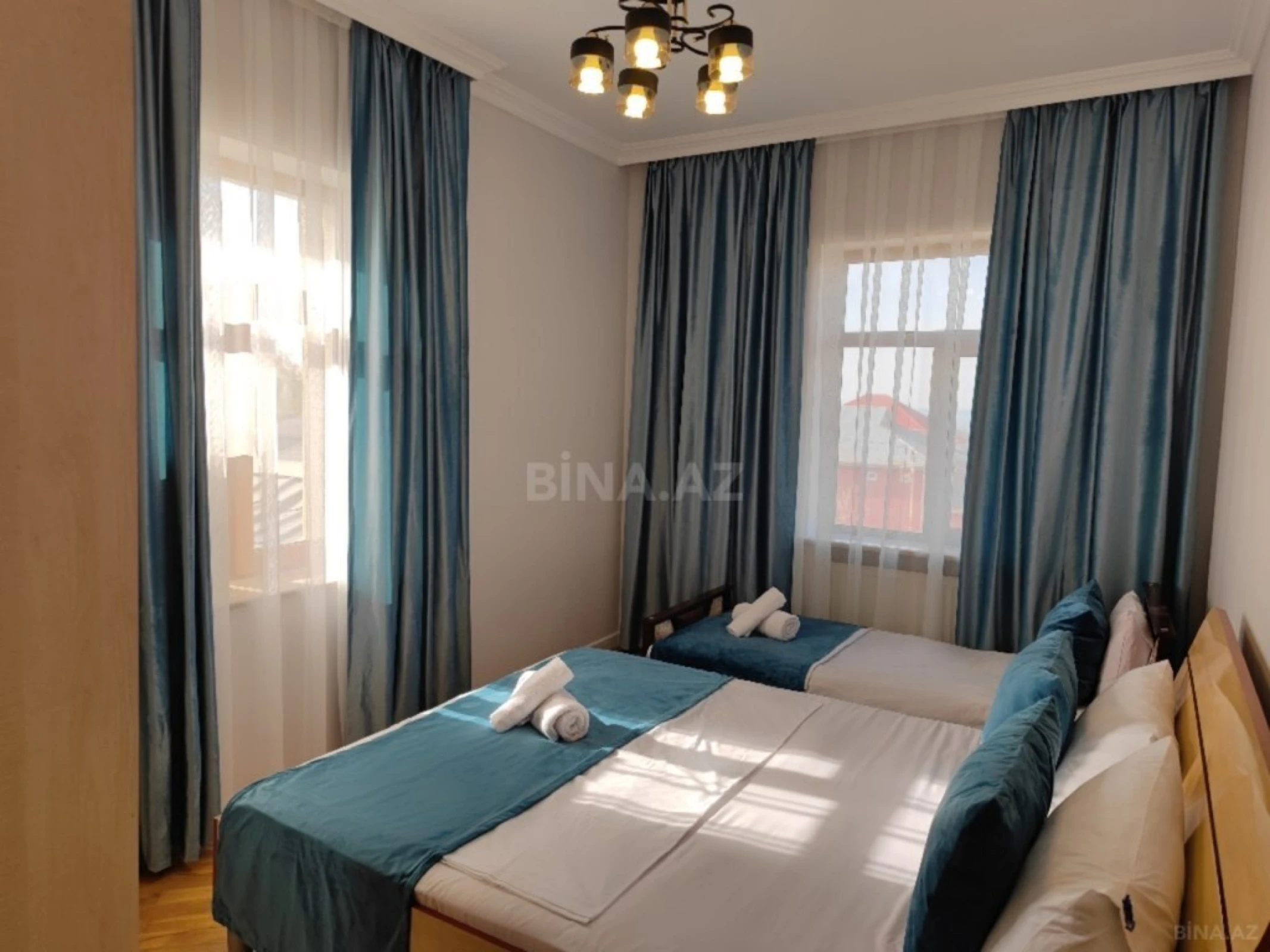 Satılır 7 otaqlı həyət evi 382 m²