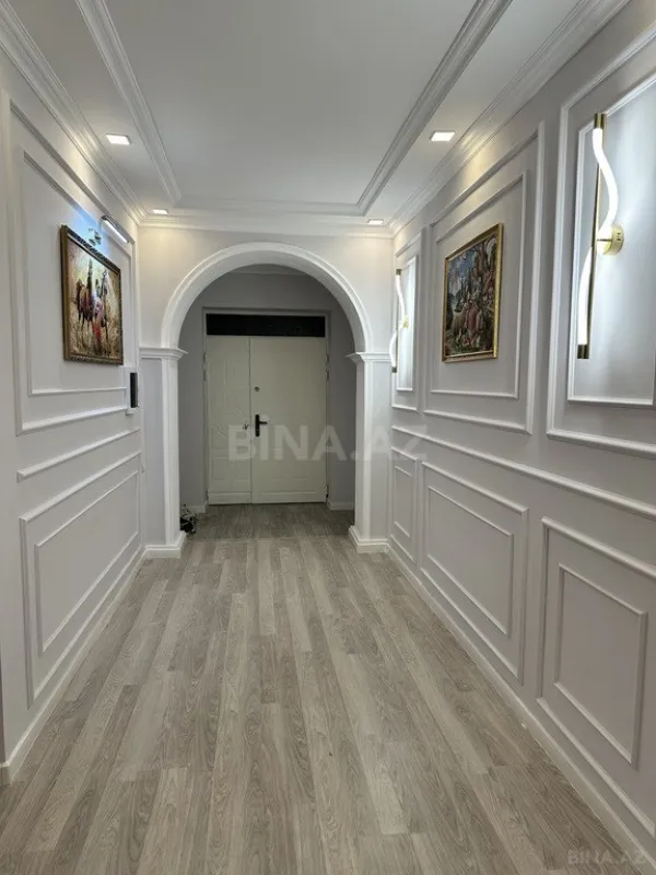 Satılır 7 otaqlı həyət evi 382 m²