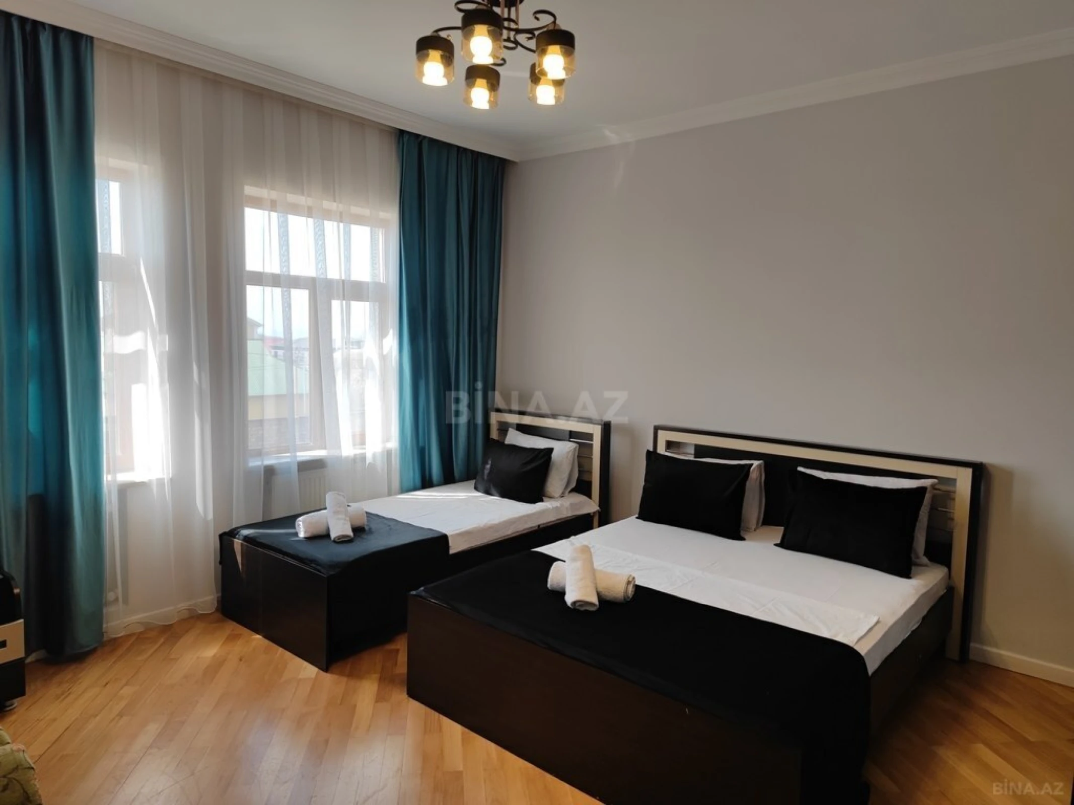 Satılır 7 otaqlı həyət evi 382 m²