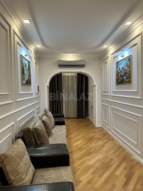 Satılır 7 otaqlı həyət evi 382 m²